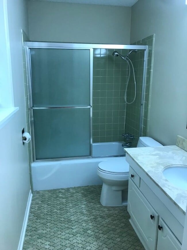 Building Photo - 3 bed 2 Bath Brick Home off Park Avenue!