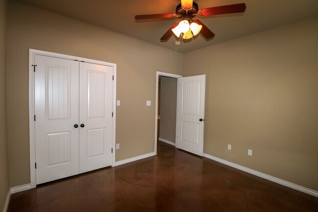 Building Photo - 3017 Stallion Dr