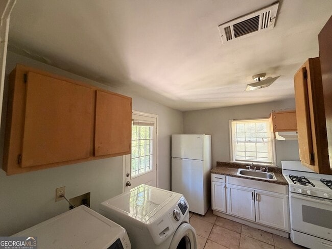 Building Photo - 2203 Tiger Flowers Dr NW