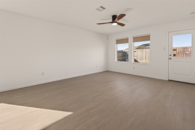 Building Photo - 6915 Lilac Vine Ln