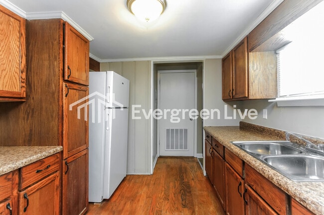 Building Photo - 225 Burke Ave