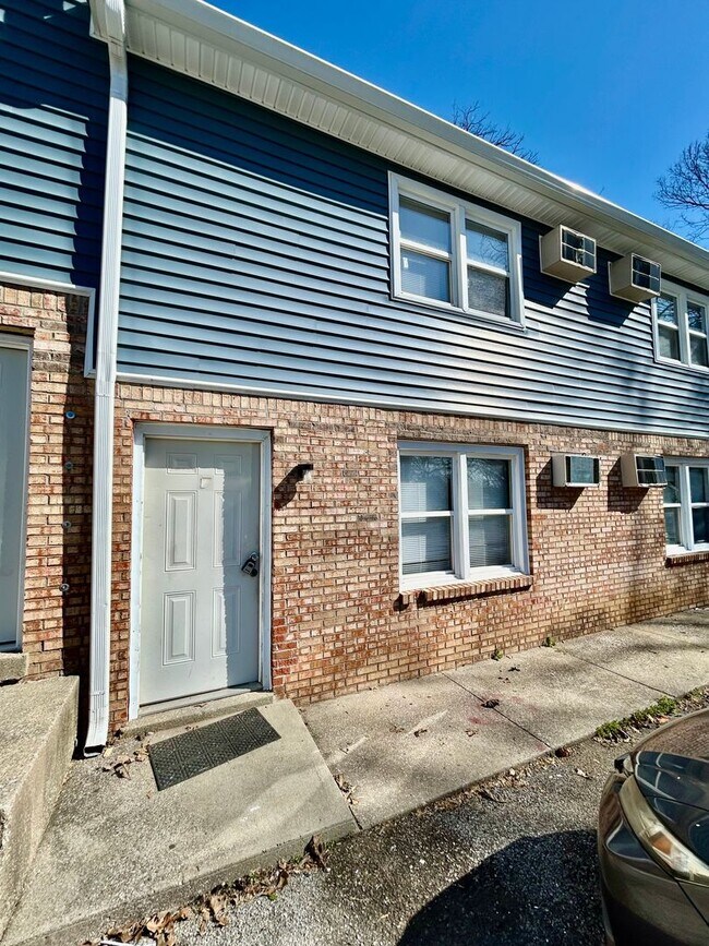 Building Photo - MAC190