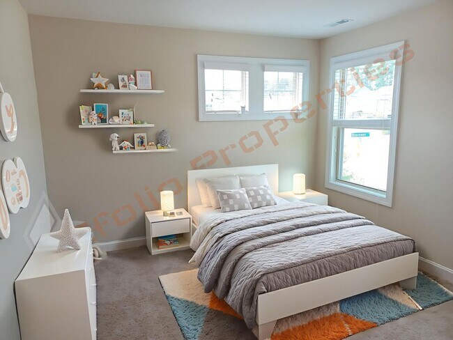 Building Photo - Luxury 5 Bedroom, 3 Bath, 2-Car Garage End Unit Townhouse w/1st level Primary Suite + Guest Suite...