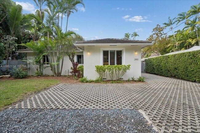 Building Photo - 2910 Calusa St