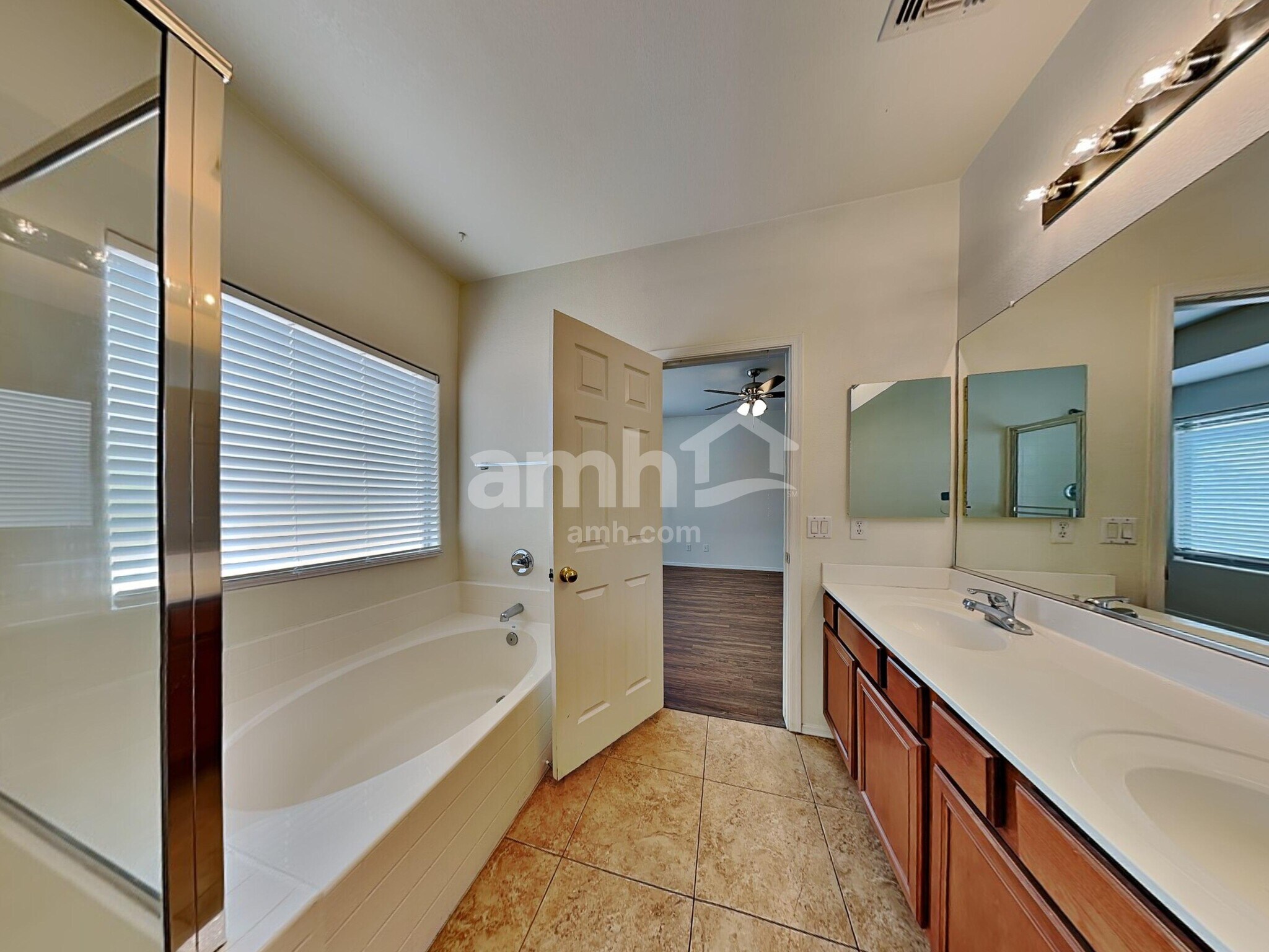 Building Photo - 14610 W Acapulco Ln
