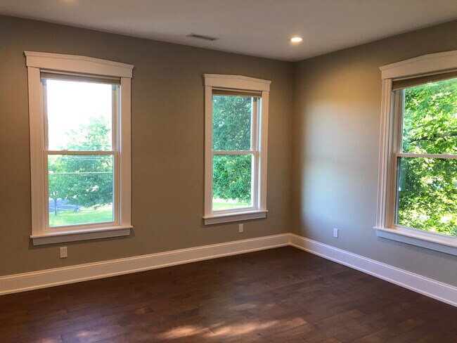 Master Bedroom - 168 Island Pond Rd