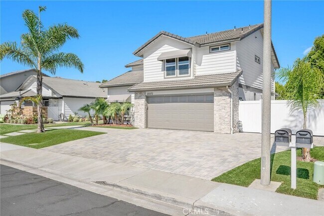 Building Photo - 33372 Breezy Pl