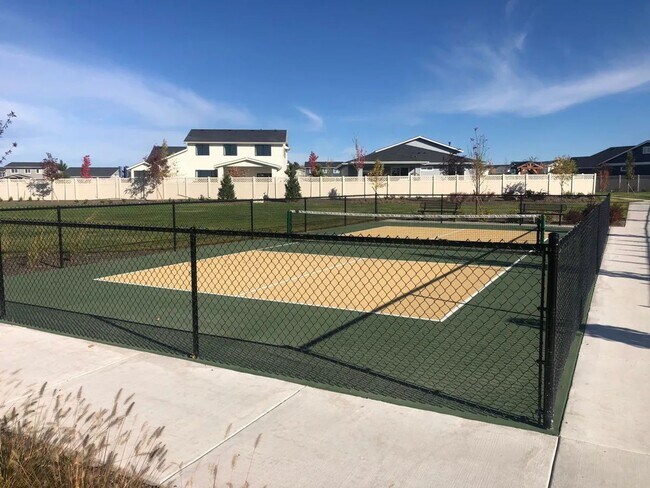 Building Photo - Immaculate Single-Level Home
