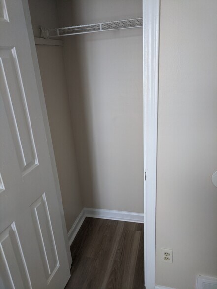 Building Photo - 7746 Shadowland Dr