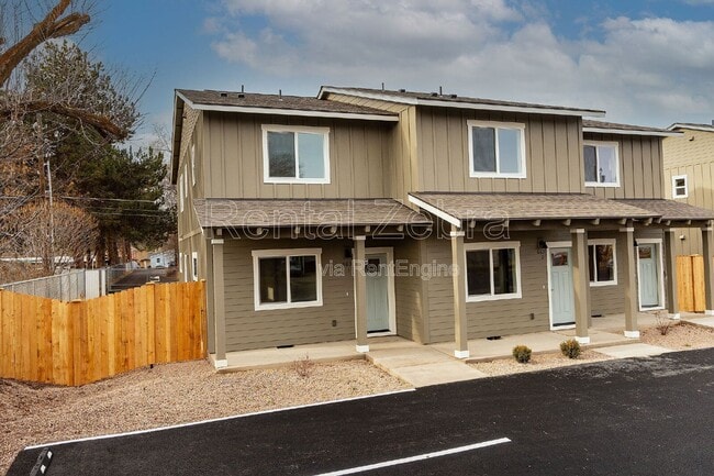 Building Photo - 374 SE Garner St