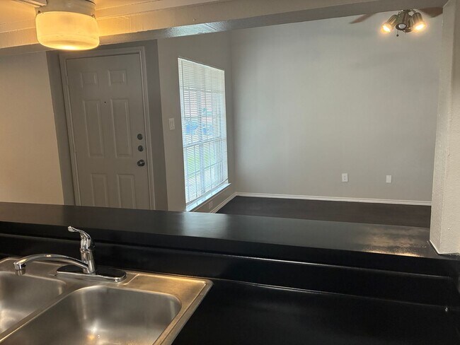 Building Photo - December Move In