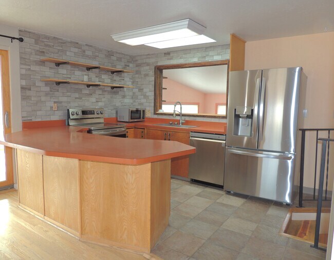 Building Photo - 831 26 Rd