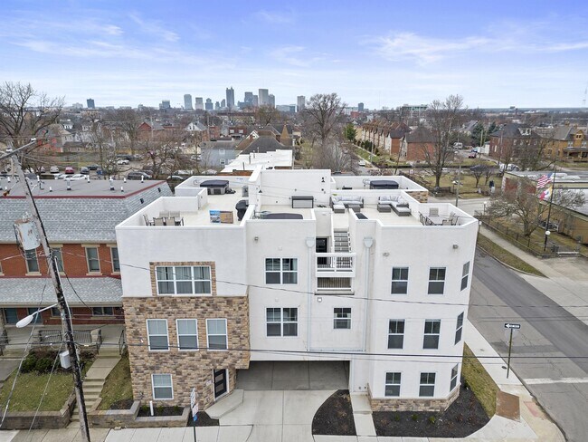 Building Photo - 1438 Indianola Ave