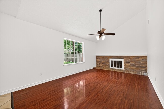 Building Photo - 42 Rockridge Dr