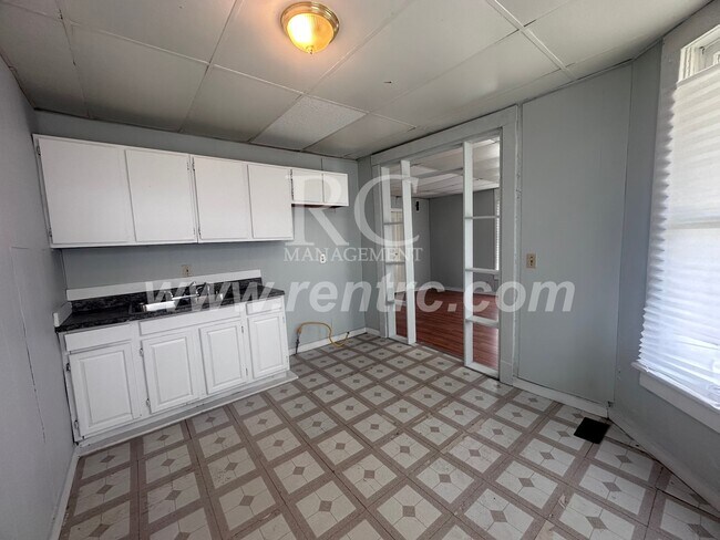 Building Photo - 1135 Jackson-