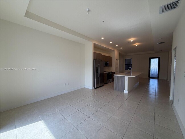 Building Photo - 7915 NW 104th Ave