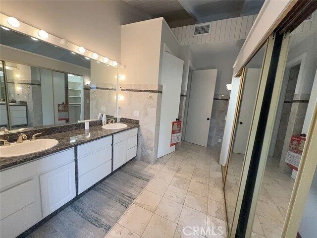 Building Photo - 902 Coronado Dr