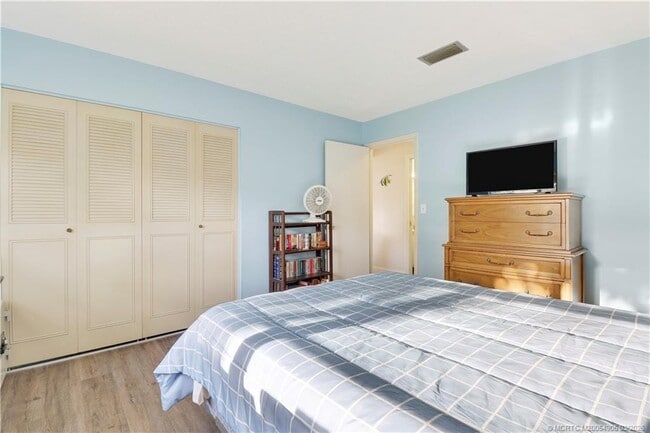 Building Photo - 211 Manatee Ln