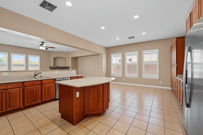 Building Photo - Welcome to this inviting Phoenix Rental - Available!