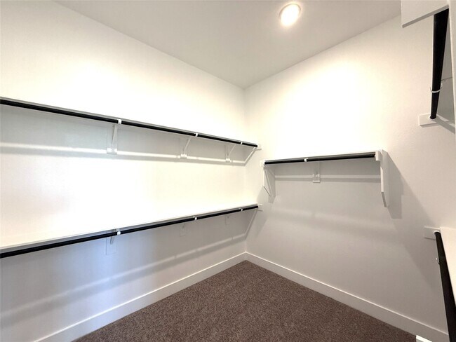 Building Photo - 2519 Dovetail Elm Dr