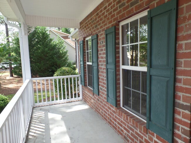 Building Photo - 10 Sawmill Rd E