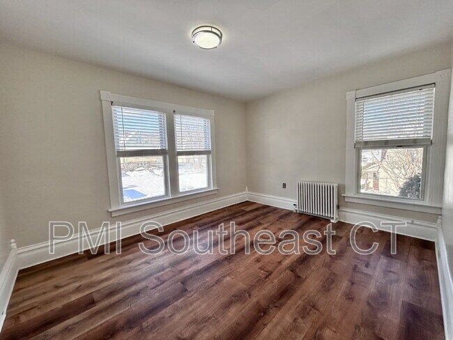 Building Photo - 26 Kinney Ave