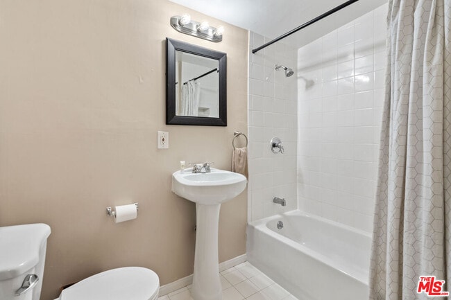 Building Photo - 607 N Gramercy Pl