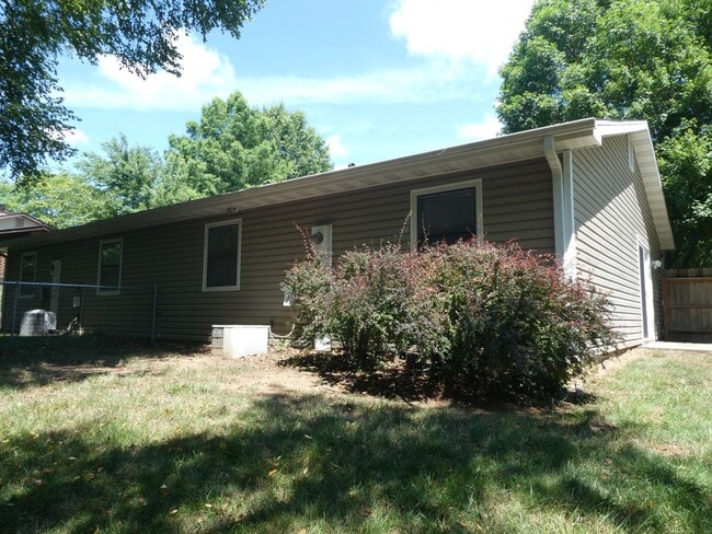 Building Photo - 2 bedroom 1 bath in West Columbia