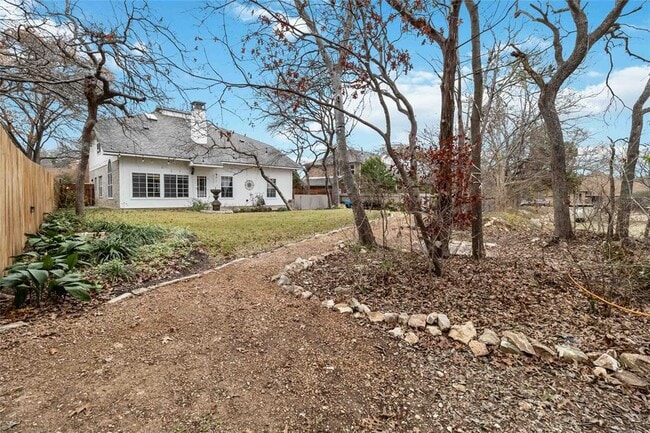 Building Photo - 2203 Clearwater Dr