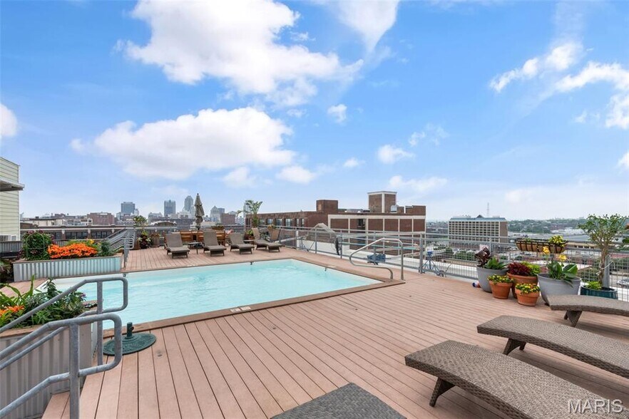 Building Photo - 2323 Locust St