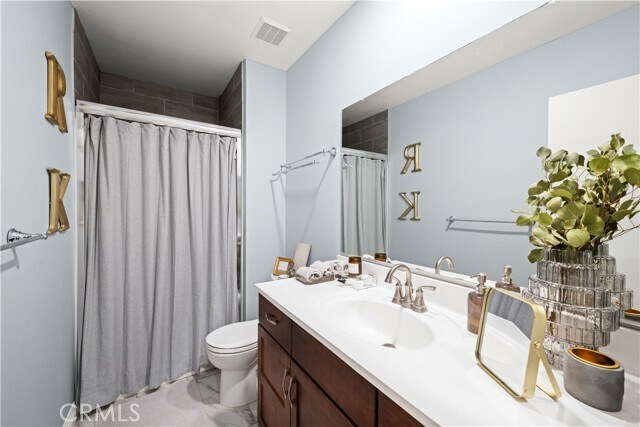 Building Photo - 2450 E Del Mar Blvd