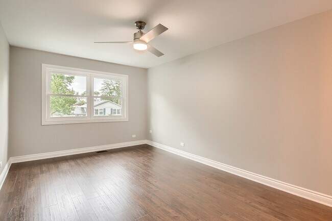 Building Photo - 2521 N Walnut Ave
