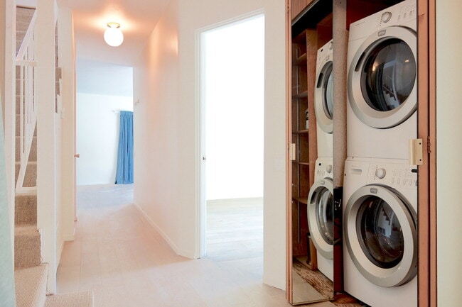 Building Photo - 702 Cavanagh Rd