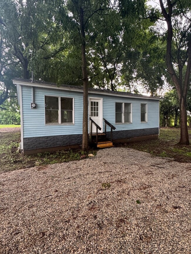 Primary Photo - 3 Bed / 1 Bath between Jonesboro and Lake ...