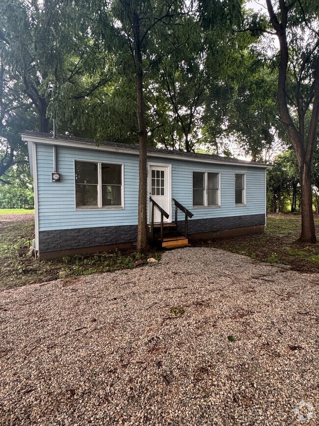 Building Photo - 3 Bed / 1 Bath between Jonesboro and Lake ...