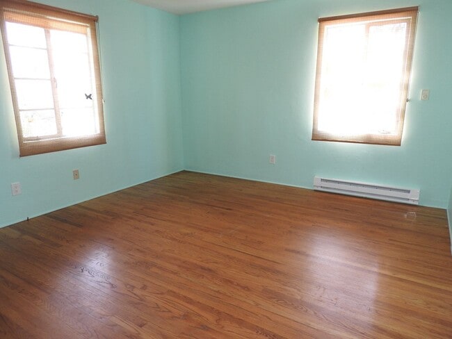 Building Photo - 2Bed 2Bath, Huge yard, PB location