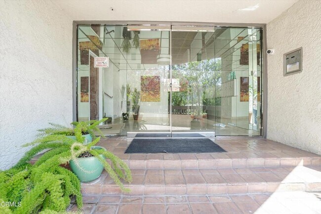 Building Photo - 8577 Rugby Dr