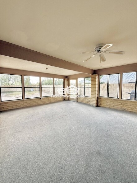 Building Photo - 1011 E Renee Dr