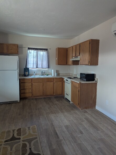 Building Photo - 1925 N Mountain Ave