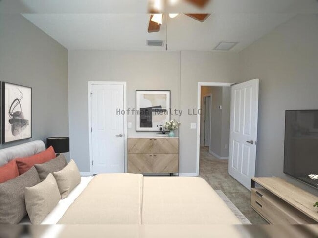 Building Photo - 3 Bed, 2.5 Bath two story townhome in High...