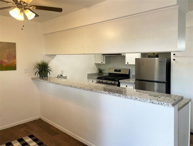 Building Photo - 1529 Wirt Rd