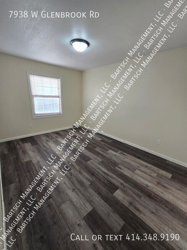 Building Photo - 7938 W Glenbrook Rd