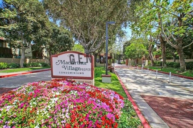 Building Photo - Upstairs 1 Bedroom in Desirable Macarthur Village ~ Community Pool and Tennis Courts