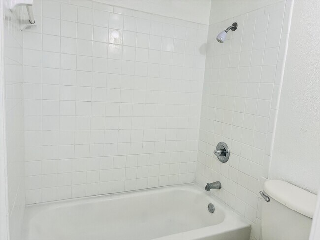 Building Photo - 2800 Jeanetta St