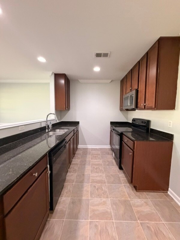 Building Photo - 317 Blythe Creek Dr