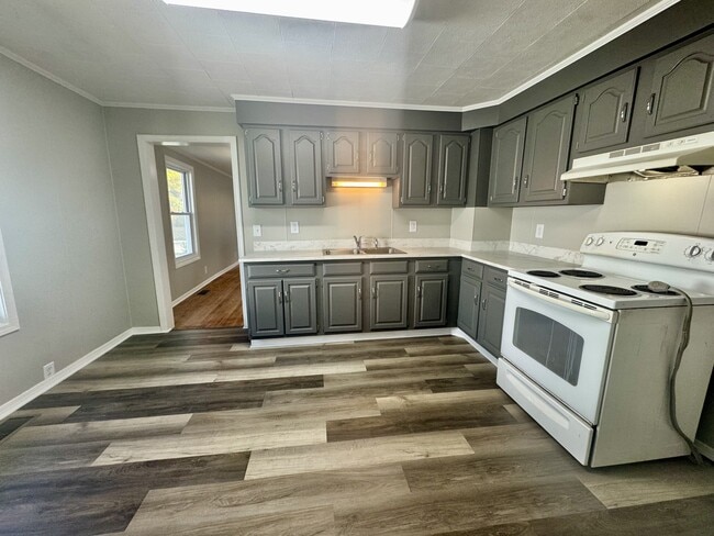 Building Photo - 913 N Morrison St