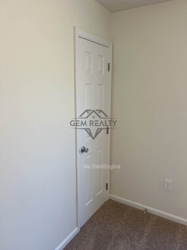 Building Photo - 8326 Quicks Way