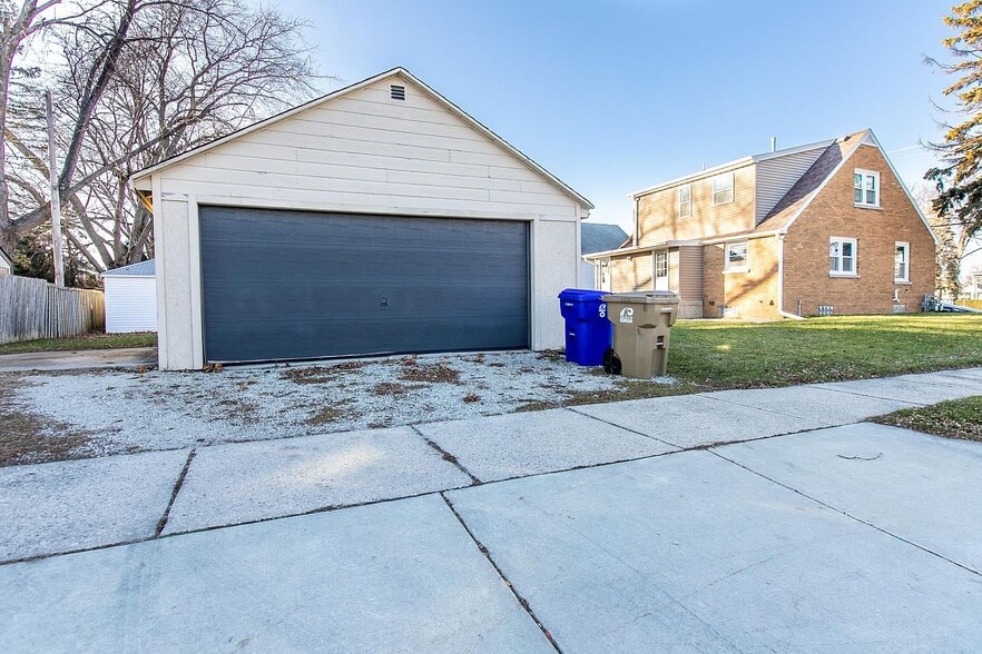 Building Photo - 1705 31st St