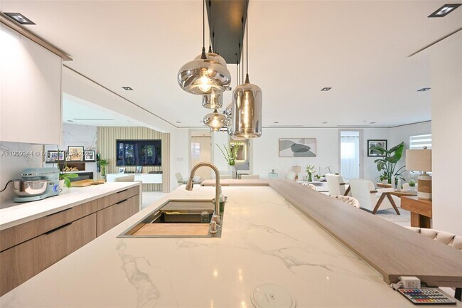 Building Photo - 2537 SE 10th Ct