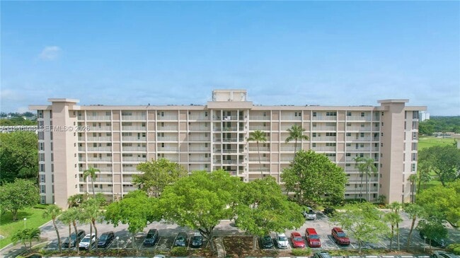 Building Photo - 2661 S Course Dr